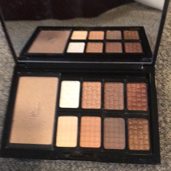 New Doucce Freematic Eyeshadow Pro Palette - Picture 2 of 3